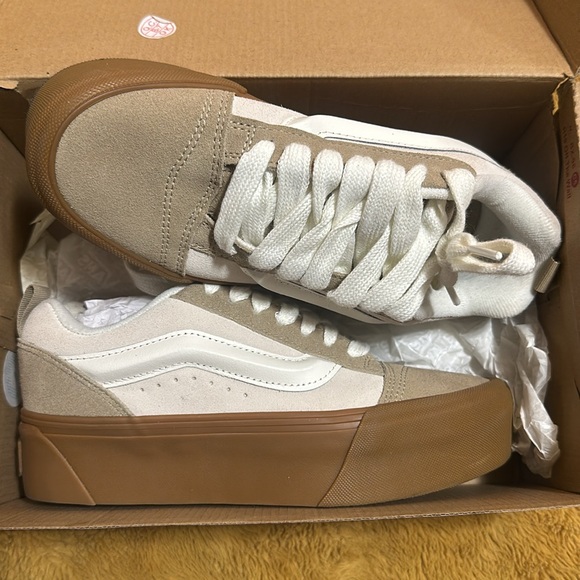 Vans - Picture 2 of 3